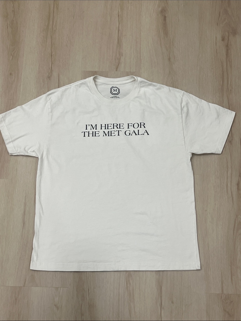 Off-white graphic t-shirt "I'M HERE FOR THE MET GALA"